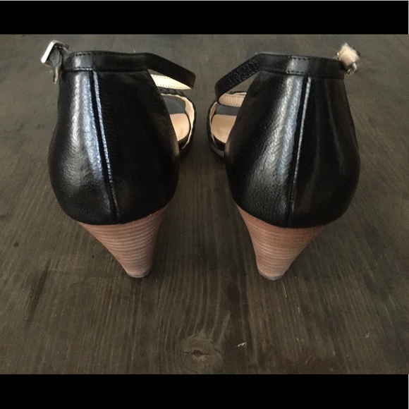 Leather wedge sandal - Picture 3 of 4